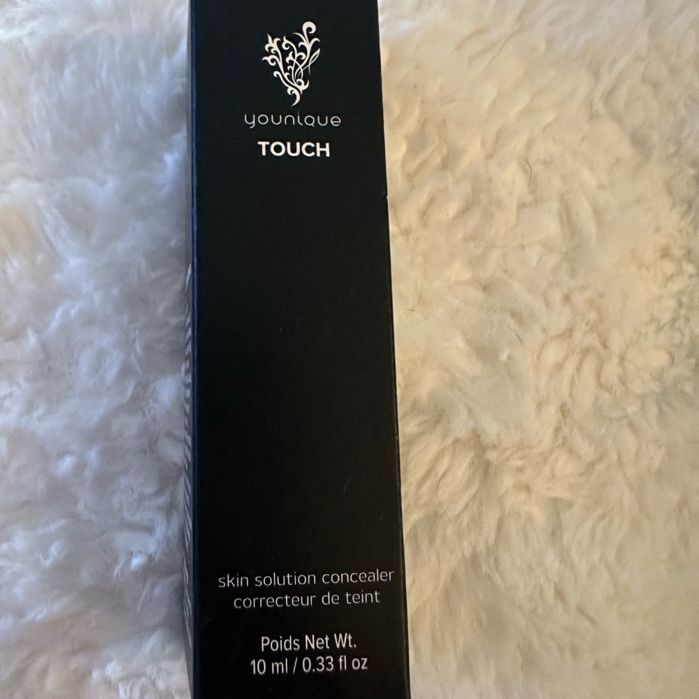 NWT Younique Touch Skin Solution Concealer